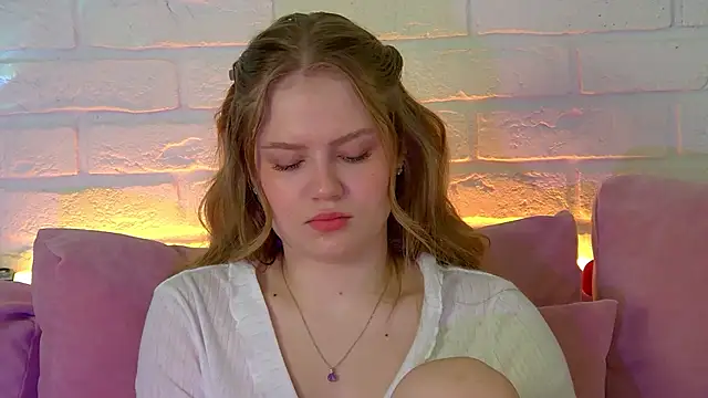 SelinSwarovski online show from 11-21-25, 04:17