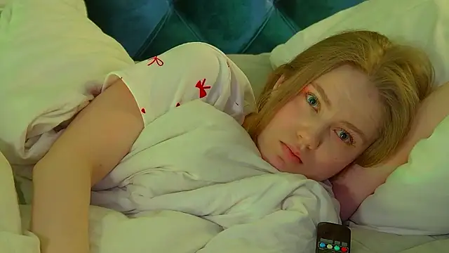 Snapshot of SelinSwarovski chatting on 03-10-26, 04:05 SelinSwarovski online show from 03-10-26, 04:05