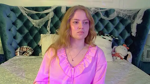 SelinSwarovski online show from 10-30-25, 06:16