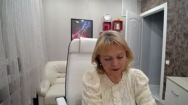 Snapshot of Milla_Cutie18 chatting on 10-15-25, 04:55 Milla Cutie18 online show from 10-15-25, 04:55