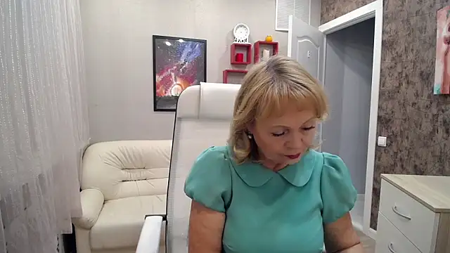 Snapshot of Milla_Cutie18 chatting on 10-13-25, 05:20 Milla Cutie18 online show from 10-13-25, 05:20
