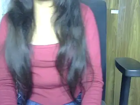 Snapshot of Qunee_lela chatting on 12-22-24, 03:44 Qunee lela online show from 12-22-24, 03:44