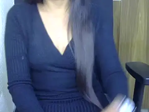 Snapshot of Qunee_lela chatting on 12-27-24, 03:59 Qunee lela online show from 12-27-24, 03:59