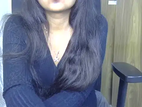 Snapshot of Qunee_lela chatting on 12-23-24, 08:36 Qunee lela online show from 12-23-24, 08:36