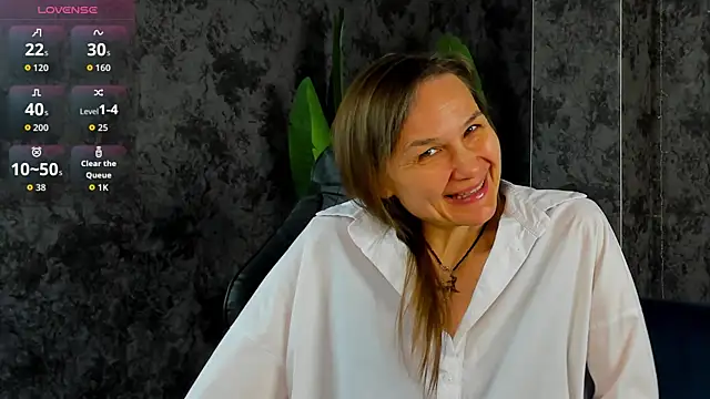 Snapshot of Lillian_White chatting on 05-16-26, 01:04 Lillian White online show from 05-16-26, 01:04