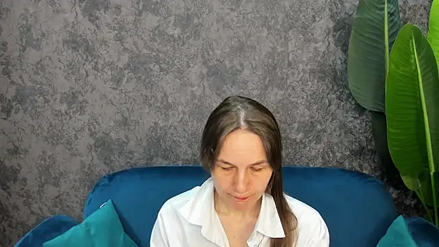 Snapshot of Lillian_White chatting on 03-21-25, 09:01 Lillian White online show from 03-21-25, 09:01