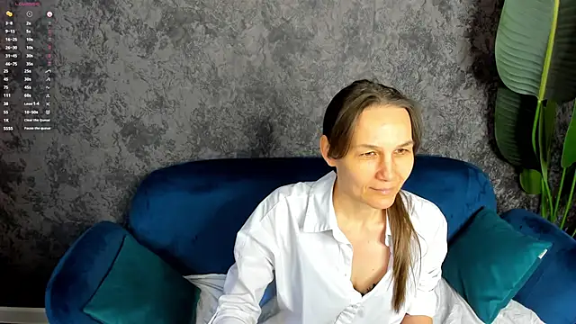 Snapshot of Lillian_White chatting on 02-24-25, 07:11 Lillian White online show from 02-24-25, 07:11