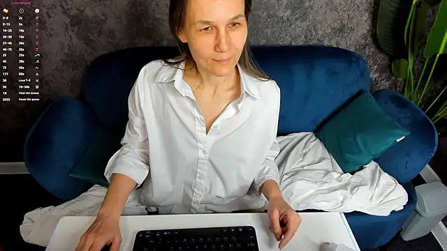 Snapshot of Lillian_White chatting on 02-24-25, 01:31 Lillian White online show from 02-24-25, 01:31