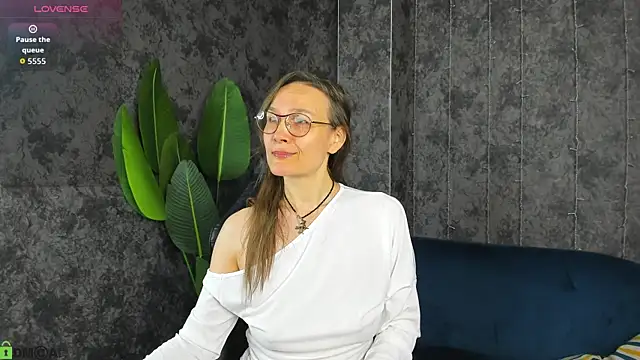 Snapshot of Lillian_White chatting on 05-24-26, 01:05 Lillian White online show from 05-24-26, 01:05
