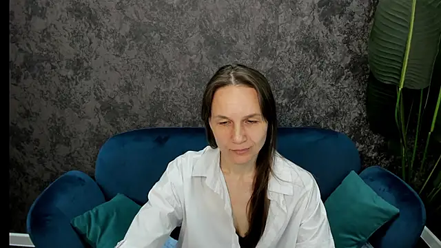 Snapshot of Lillian_White chatting on 03-06-25, 11:03 Lillian White online show from 03-06-25, 11:03