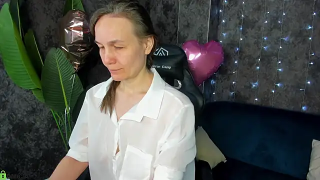 Lillian White online show from 02-15-26, 01:06