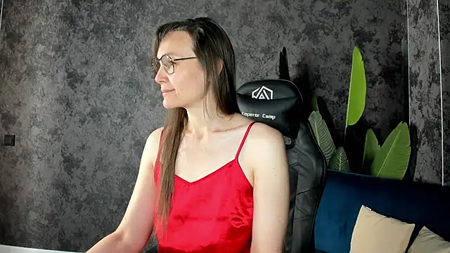 Snapshot of Lillian_White chatting on 10-19-25, 11:40 Lillian White online show from 10-19-25, 11:40