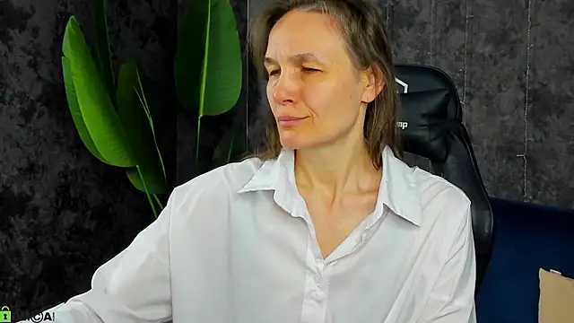 Lillian White online show from 04-05-26, 01:01