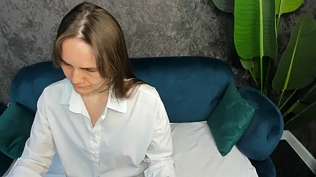 Snapshot of Lillian_White chatting on 03-18-25, 07:12 Lillian White online show from 03-18-25, 07:12