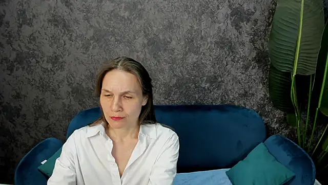 Snapshot of Lillian_White chatting on 03-04-25, 05:03 Lillian White online show from 03-04-25, 05:03