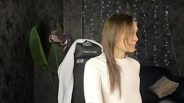 Lillian White online show from 03-25-26, 01:06