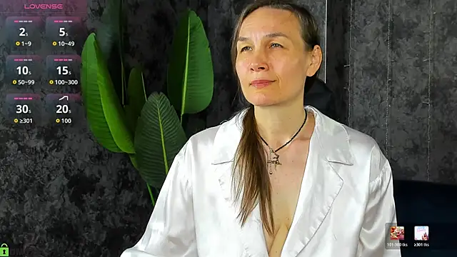 Snapshot of Lillian_White chatting on 06-08-26, 12:38 Lillian White online show from 06-08-26, 12:38