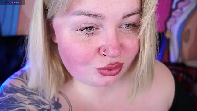 Snapshot of ZaraReignn chatting on 02-10-26, 08:52 ZaraReignn online show from 02-10-26, 08:52