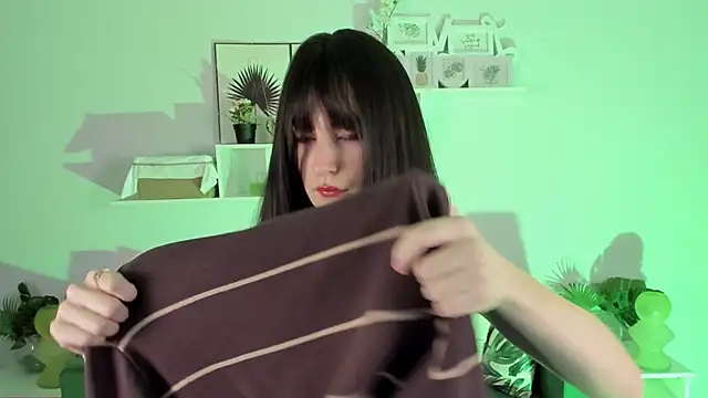 LuxRayi online show from 02-02-25, 05:58