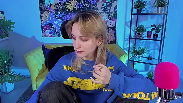 LuxRayi online show from 02-20-25, 06:24