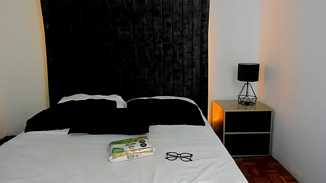 NataGarcia online show from 10-16-25, 03:53