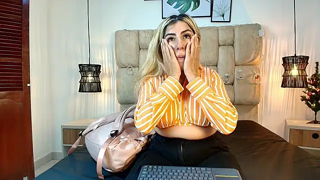 AdharaSmithh online show from 12-18-25, 07:07