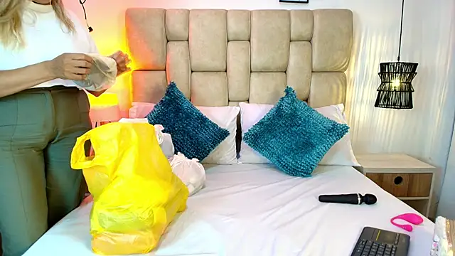 AdharaSmithh online show from 11-03-25, 07:17