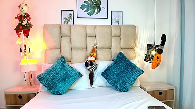 AdharaSmithh online show from 10-31-25, 07:21