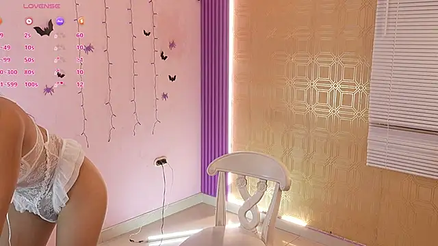 Bella19  online show from 10-20-25, 08:42