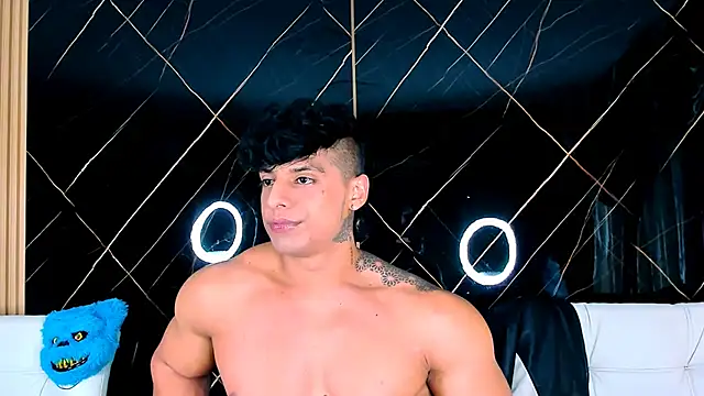 Owen Muzcle online show from 10-31-25, 06:43