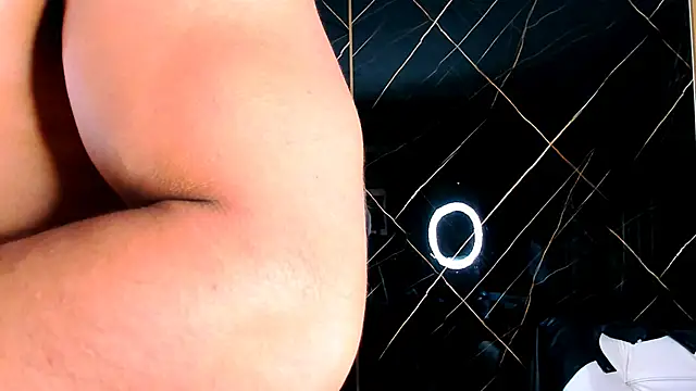 Owen Muzcle online show from 10-25-25, 04:11