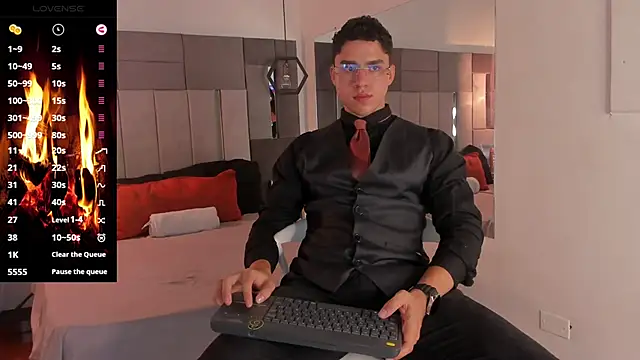 Snapshot of LiamNovak chatting on 11-27-25, 12:49 LiamNovak online show from 11-27-25, 12:49