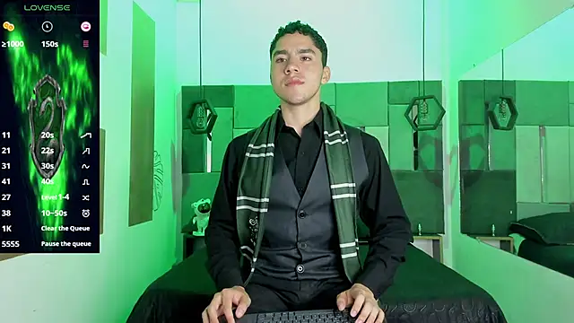 Snapshot of LiamNovak chatting on 12-04-25, 12:04 LiamNovak online show from 12-04-25, 12:04