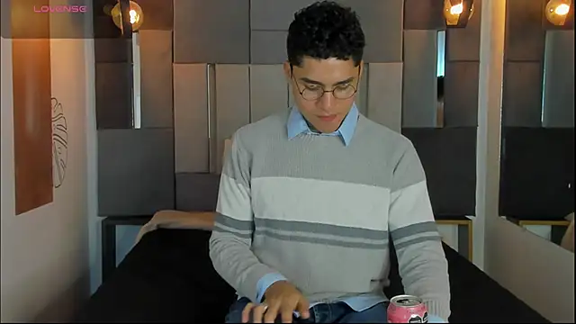 Snapshot of LiamNovak chatting on 01-12-26, 04:25 LiamNovak online show from 01-12-26, 04:25