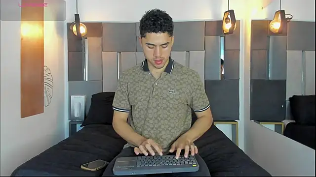 Snapshot of LiamNovak chatting on 01-08-26, 03:07 LiamNovak online show from 01-08-26, 03:07