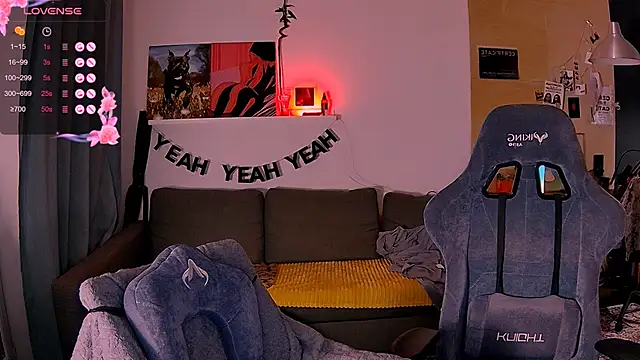 KatiKate online show from 12-21-25, 04:52