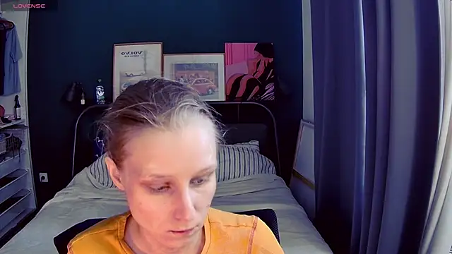 Snapshot of KatiKate chatting on 06-14-26, 02:51 KatiKate online show from 06-14-26, 02:51