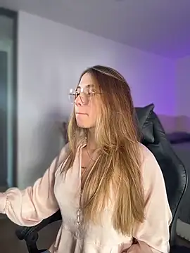 SophieRaily  online show from 02-10-26, 08:41