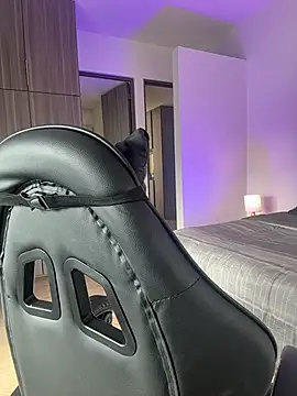 SophieRaily  online show from 12-18-25, 04:33