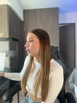 SophieRaily  online show from 11-06-25, 06:45