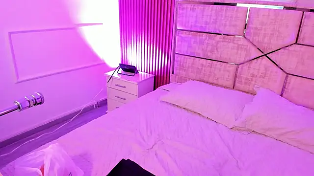 MiiaaMoonroee online show from 02-05-26, 08:15