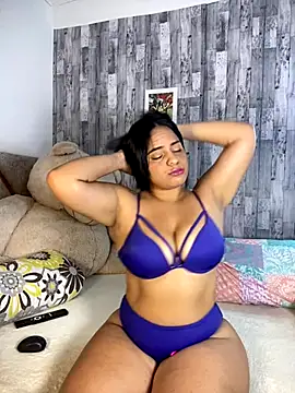Snapshot of Violetrousse chatting on 10-20-25, 02:17 Violetrousse online show from 10-20-25, 02:17