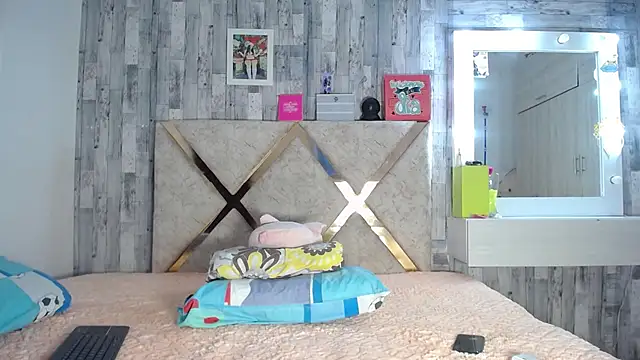 Snapshot of Violetrousse chatting on 02-24-26, 10:32 Violetrousse online show from 02-24-26, 10:32