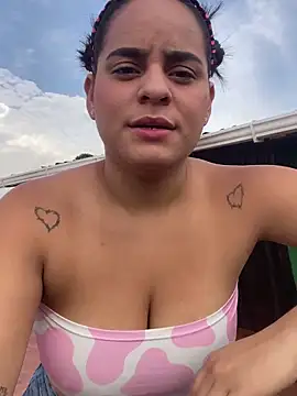 Snapshot of Violetrousse chatting on 02-05-26, 09:21 Violetrousse online show from 02-05-26, 09:21