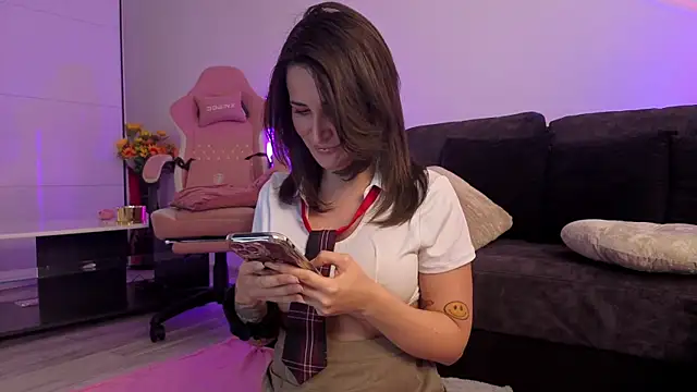 KimSkyex online show from 10-31-25, 10:01