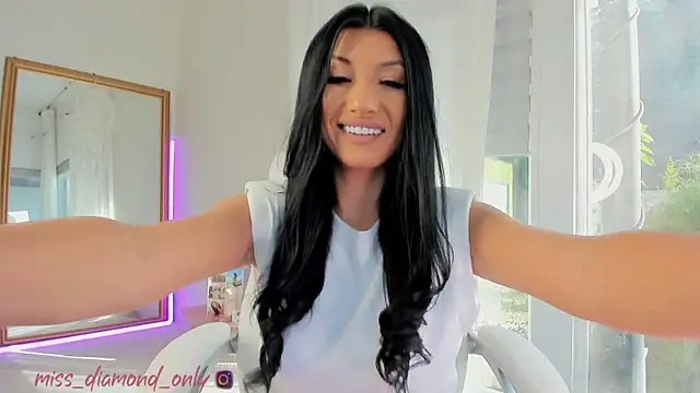 Snapshot of missdiamond_ chatting on 09-14-25, 06:58 missdiamond online show from 09-14-25, 06:58