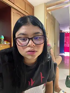 alissonfernandez  online show from 10-18-25, 04:31