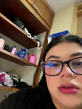 Snapshot of alissonfernandez_ chatting on 02-21-26, 10:50 alissonfernandez online show from 02-21-26, 10:50