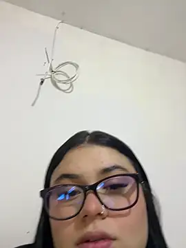 alissonfernandez  online show from 05-05-26, 10:57
