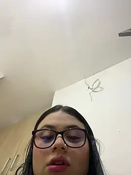 alissonfernandez  online show from 04-22-26, 11:06